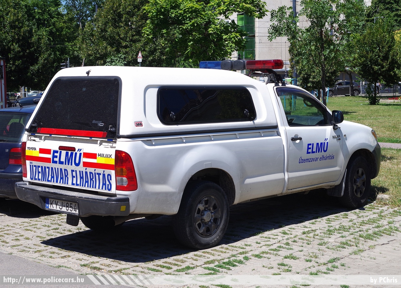 Toyota Hilux, fotó: PChris
Keywords: ELMÛ elektromos mûvek KYJ-854
