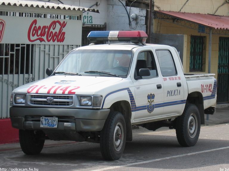 Toyota Hilux, fotó: Ivi
Keywords: rendőr rendőrautó rendőrség salvadori Salvador
