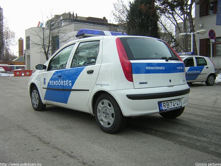 Fiat Punto, fotó: Gzozzo pictures
Keywords: rendőr rendőrautó rendőrség RB74-47