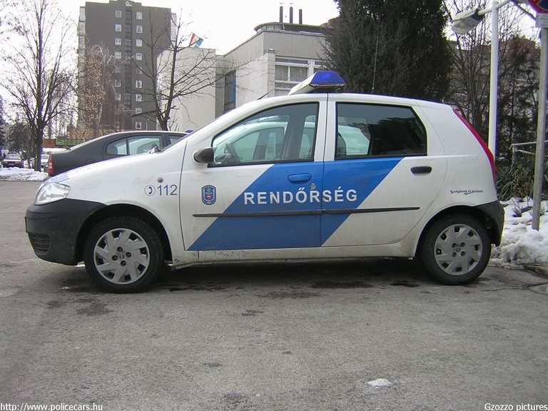 Fiat Punto, fotó: Gzozzo pictures
Keywords: rendőr rendőrautó rendőrség RB74-48