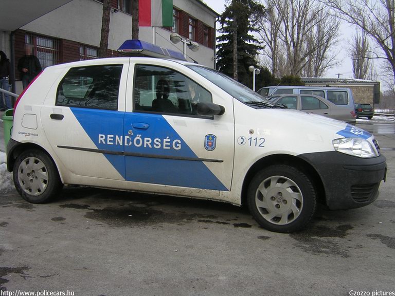 Fiat Punto, fotó: Gzozzo pictures
Keywords: rendőr rendőrautó rendőrség RB74-48