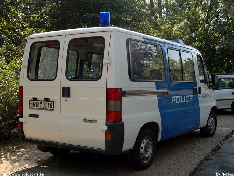 Fiat Ducato, fotó: Norbee
Keywords: rendőr rendőrautó rendőrség RB70-18