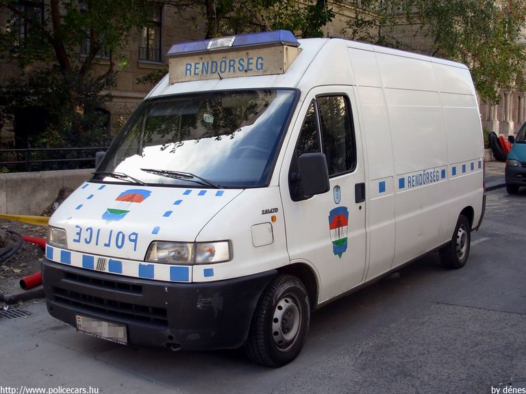Fiat Ducato, fotó: dénes
Keywords: rendőr rendőrautó rendőrség
