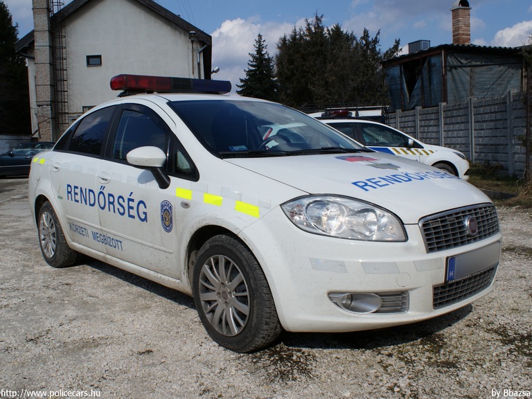 Fiat Linea, fotó: Bbazsa
Keywords: rendőr rendőrautó rendőrség magyar Magyarország