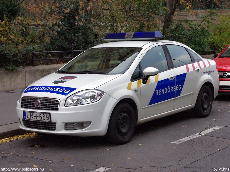 Fiat Linea, fotó: PChris
Keywords: rendőrautó rendőrség rendőr magyar Magyarország LNH-669