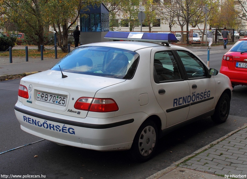 Fiat Albea, fotó: HNorbert
Keywords: rendőr rendőrautó rendőrség magyar Magyarország RB70-25