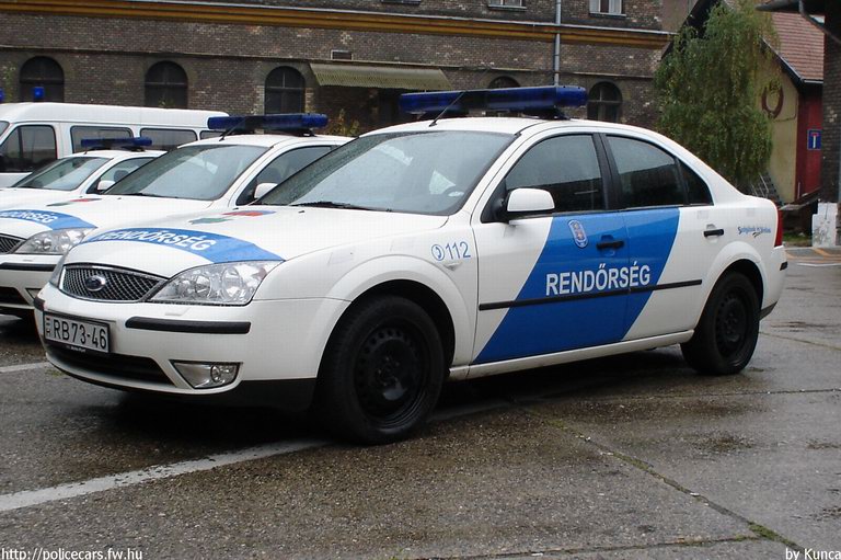 Ford Mondeo, fotó: Kunca
Keywords: rendőrség rendőrautó rendőr magyar Magyarország RB73-46
