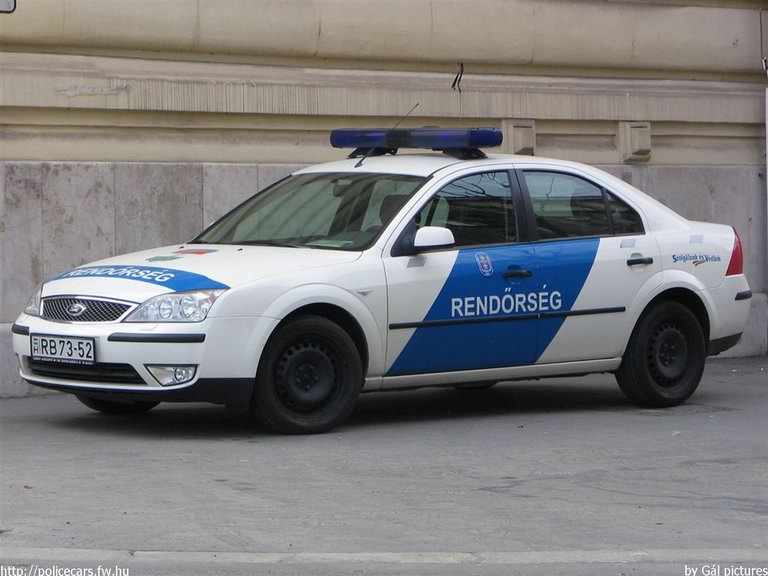 Ford Mondeo, fotó: Gál András
Keywords: rendőrség rendőrautó rendőr magyar Magyarország RB73-52