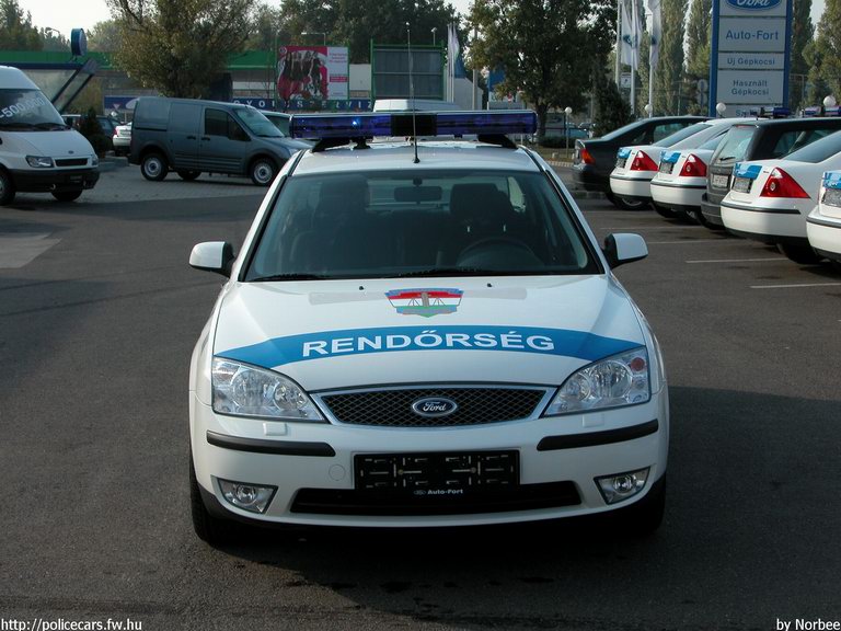 Ford Mondeo, fotó: Norbee
Keywords: rendőrség rendőrautó rendőr magyar Magyarország