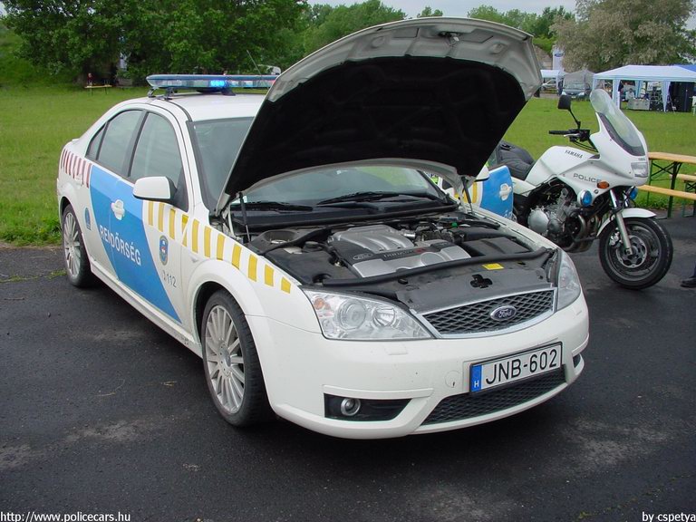 Ford Mondeo ST, fotó: Cspetya
Keywords: rendőrség rendőrautó rendőr magyar Magyarország JNB-602