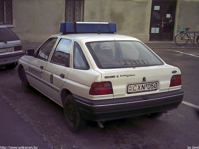 Ford Escort, fotó: Janó
Keywords: rendőrség rendőrautó rendőr magyar Magyarország CXN-050