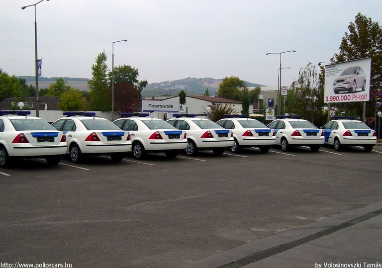 Ford Mondeo, fotó: Volosinovszki Tamás
Keywords: rendőrség rendőrautó rendőr magyar Magyarország