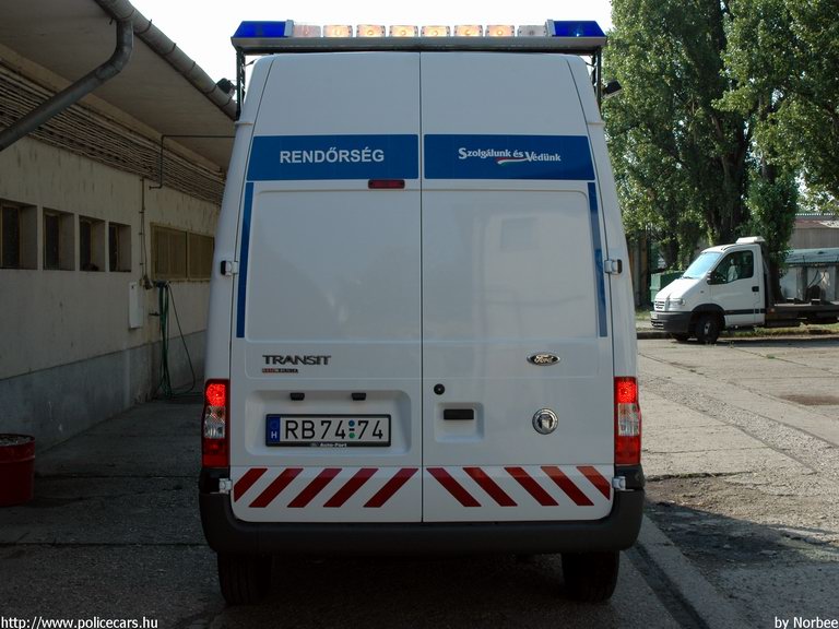 Ford Transit, fotó: Norbee
Keywords: rendőrség rendőrautó rendőr magyar Magyarország RB74-74