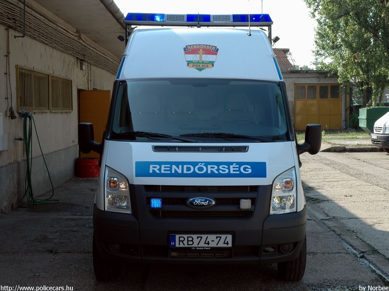Ford Transit, fotó: Norbee
Keywords: rendőrség rendőrautó rendőr magyar Magyarország RB74-74