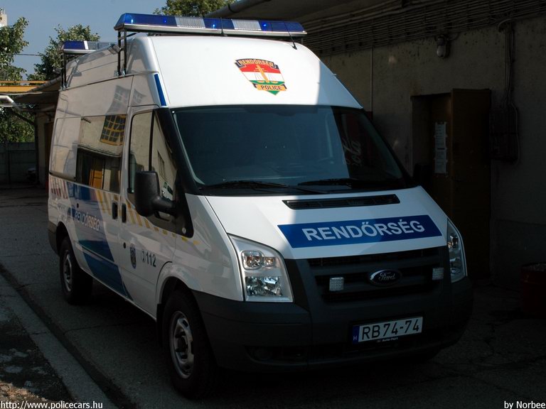 Ford Transit, fotó: Norbee
Keywords: rendőrség rendőrautó rendőr magyar Magyarország RB74-74