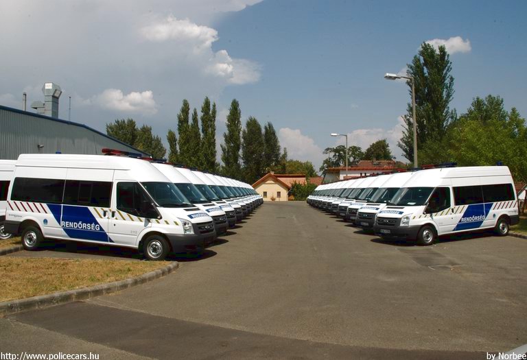 Ford Transit, fotó: Norbee
Keywords: rendőrség rendőrautó rendőr magyar Magyarország KWJ-296