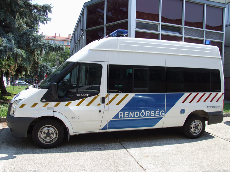 Ford Transit, fotó: Gzozzo pictures
Keywords: rendőrség rendőrautó rendőr magyar Magyarország