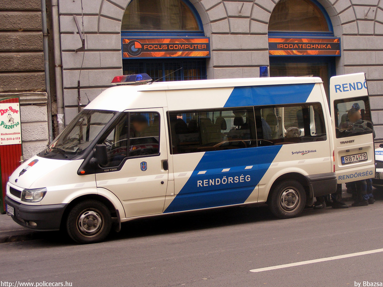 Ford Transit, fotó: Bbazsa
Keywords: rendőrség rendőrautó rendőr magyar Magyarország