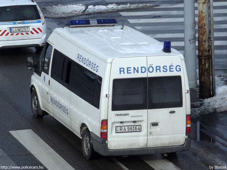 Ford Transit, fotó: Bbazsa
Keywords: rendőrség rendőr rendőrautó magyar Magyarország RA96-64