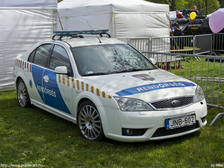 Ford Mondeo ST, fotó: Mike
Keywords: rendőr rendőrautó rendőrség magyar Magyarország JNB-602