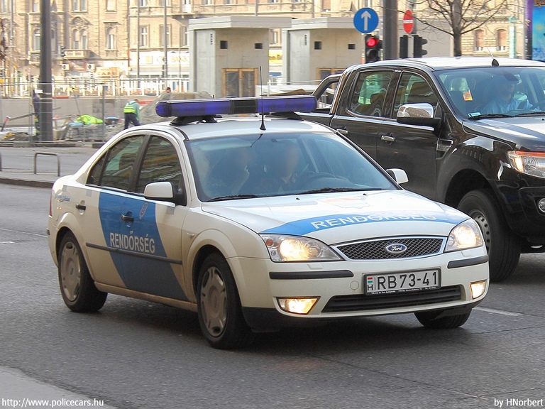 Ford Mondeo, fotó: HNorbert
Keywords: rendőrautó rendőrség rendőr magyar Magyarország RB73-41