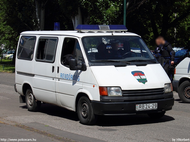 Ford Transit, fotó: HNorbert
Keywords: rendőrautó rendőrség rendőr magyar Magyarország RB24-29
