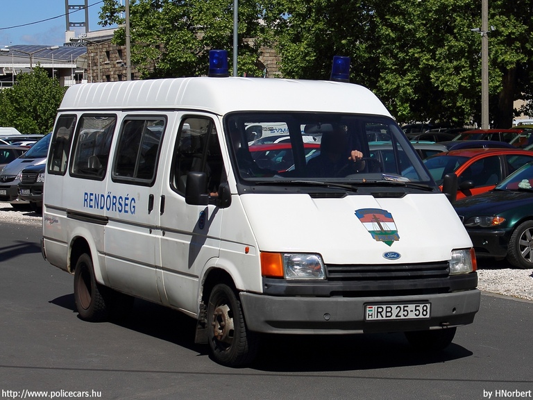 Ford Transit, fotó: HNorbert
Keywords: rendőrautó rendőrség rendőr magyar Magyarország RB25-58