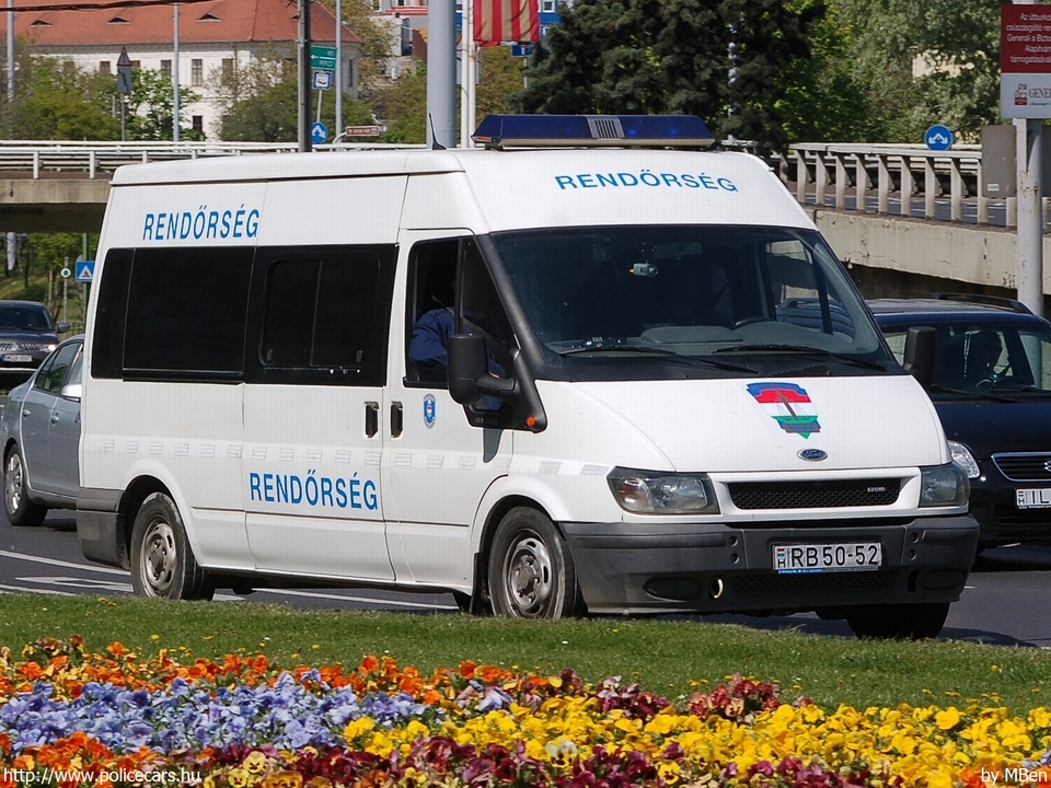 Ford Transit, fotó: MBen
Keywords: rendőr rendőrautó rendőrség magyar Magyarország RB50-52