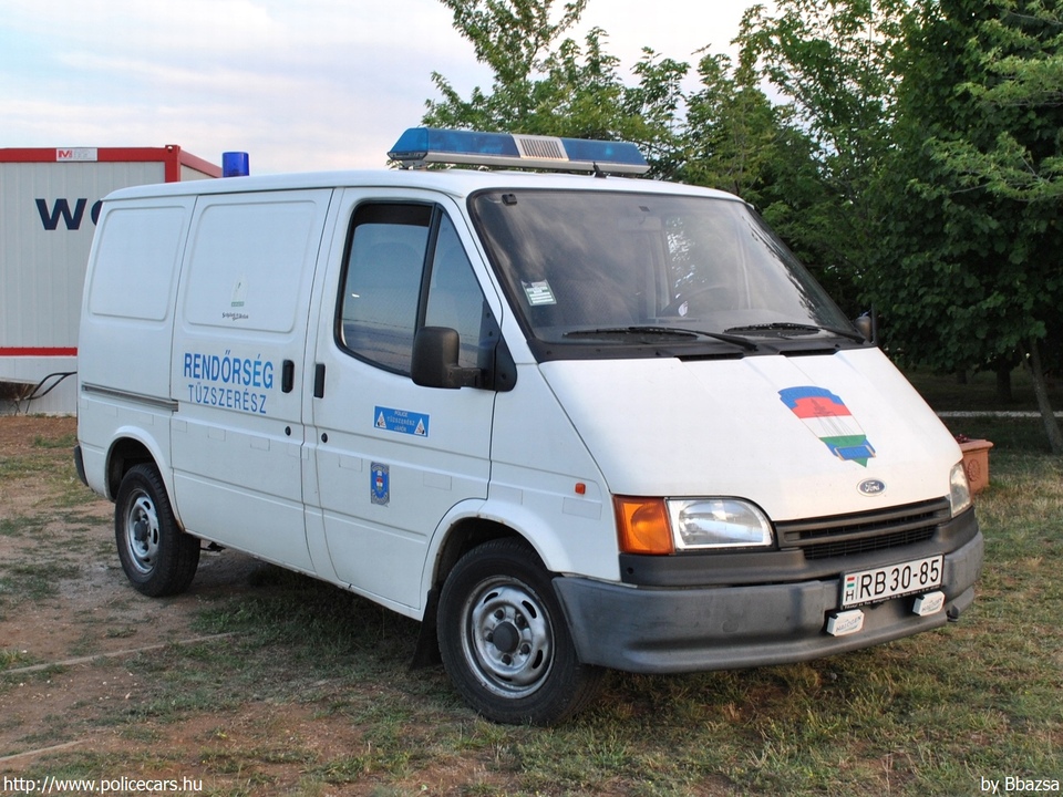 Ford Transit, fotó: Bbazsa
Keywords: rendőr rendőrautó rendőrség magyar Magyarország hungarian Hungary police policecar RB30-85