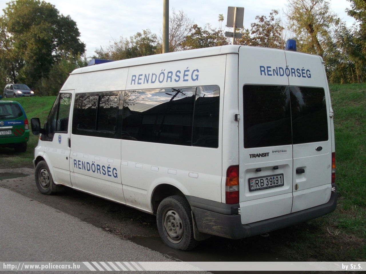 Ford Transit, fotó: Sz.S.
Keywords: rendőr rendőrautó rendőrség magyar Magyarország hungarian Hungary police policecar RB39-91