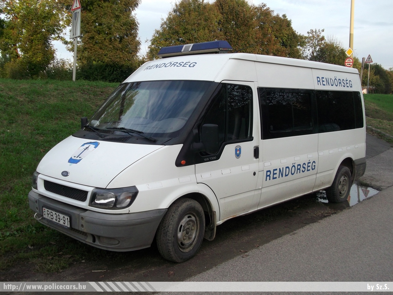 Ford Transit, fotó: Sz.S.
Keywords: rendőr rendőrautó rendőrség magyar Magyarország hungarian Hungary police policecar RB39-91