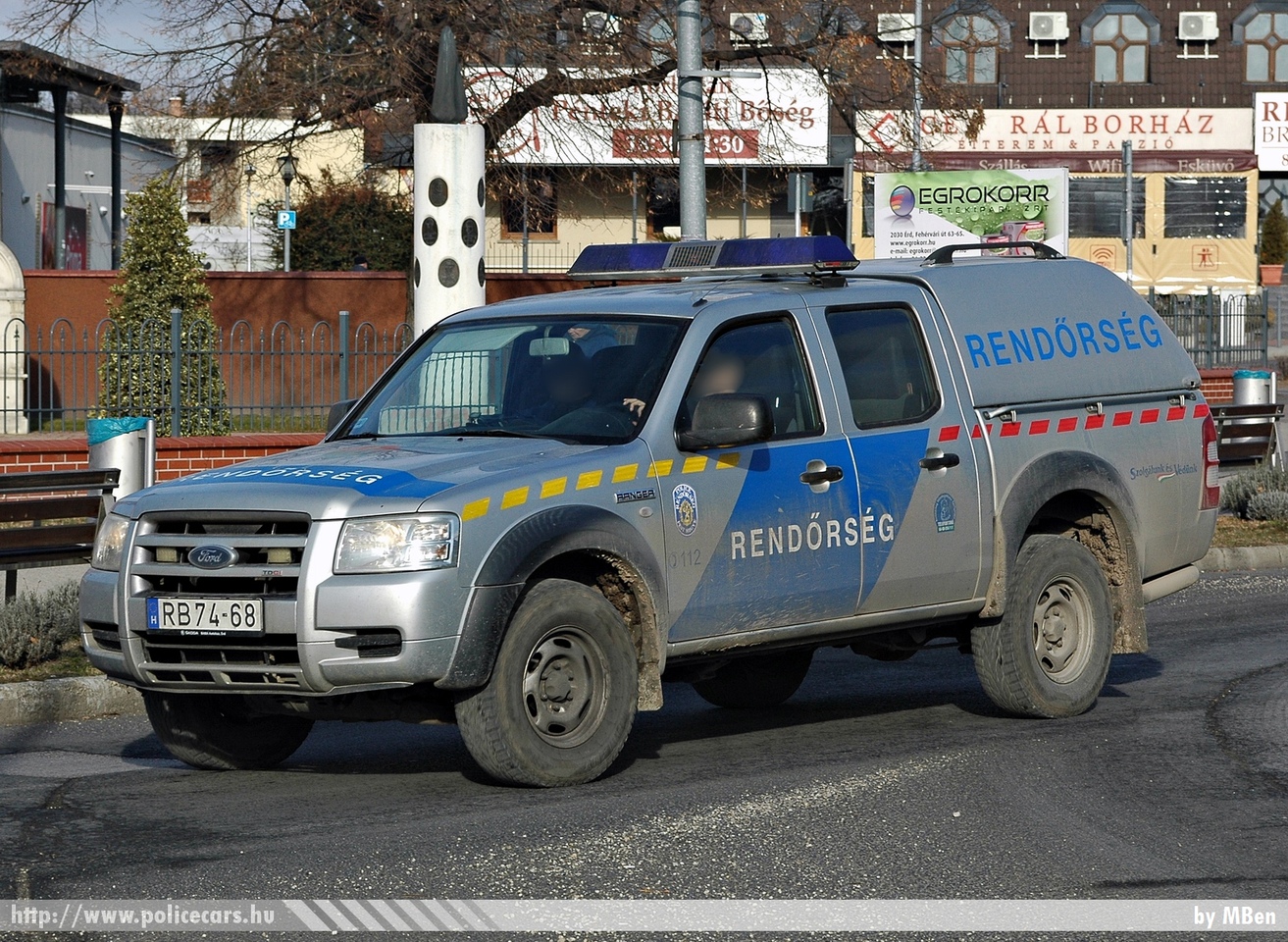 Ford Ranger, fotó: MBen
Keywords: rendőr rendőrautó rendőrség magyar Magyarország hungarian Hungary police policecar RB74-68