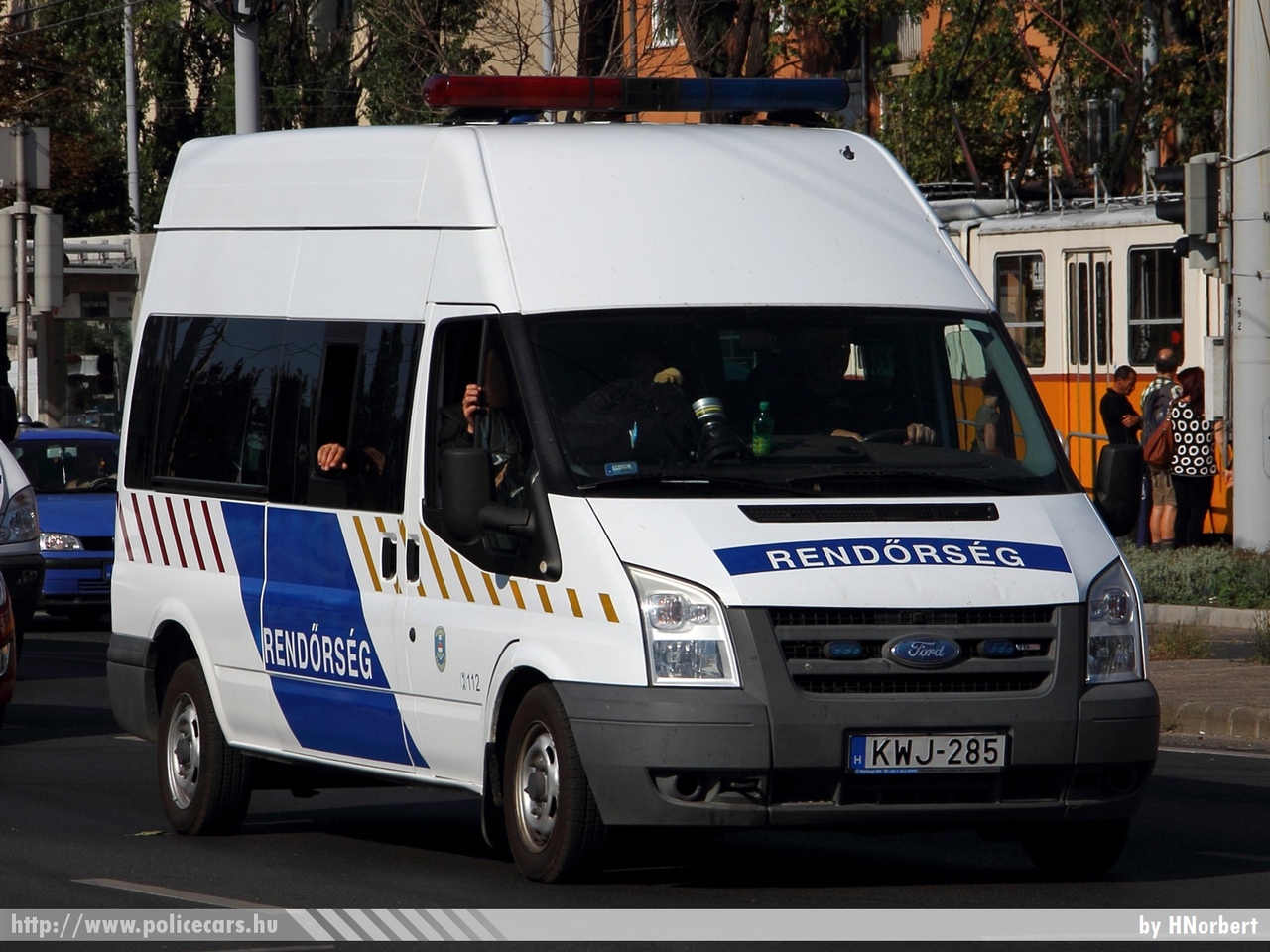 Ford Transit, fotó: HNorbert
Keywords: rendőr rendőrautó rendőrség magyar Magyarország hungarian Hungary police policecar KWJ-285