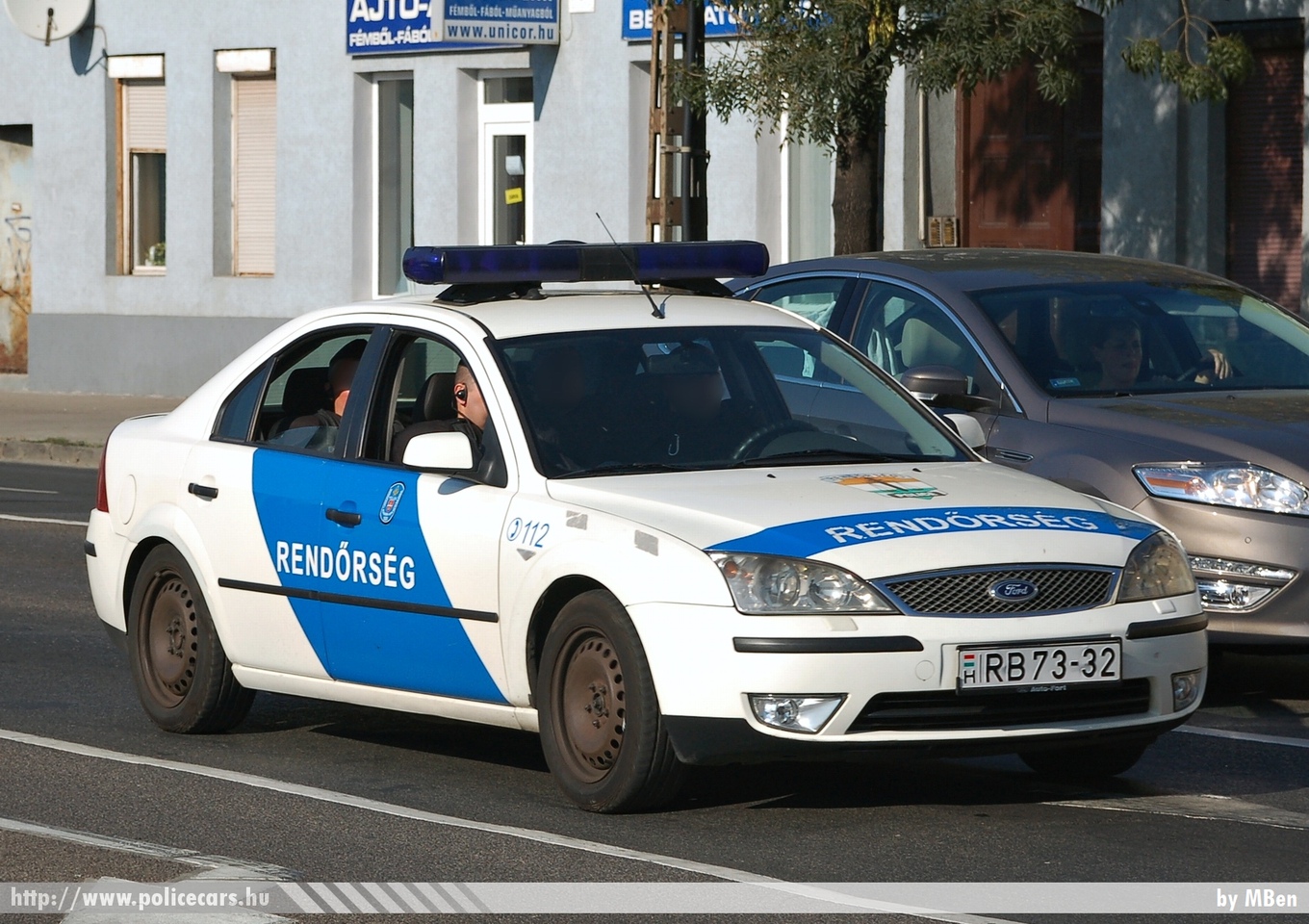 Ford Mondeo, fotó: MBen
Keywords: rendőr rendőrautó rendőrség magyar Magyarország hungarian Hungary police policecar RB73-32