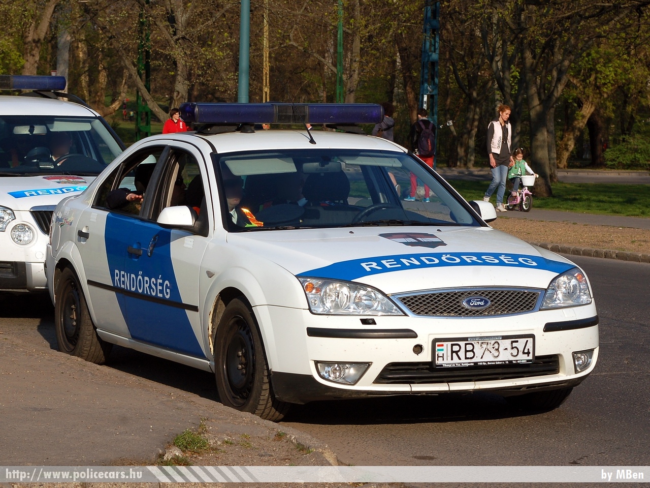Ford Mondeo, fotó: MBen
Keywords: rendőr rendőrautó rendőrség magyar Magyarország hungarian Hungary police policecar RB73-54