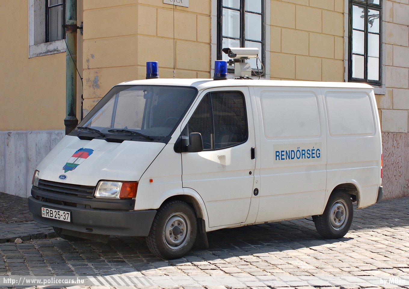 Ford Transit, fotó: MBen
Keywords: rendőr rendőrautó rendőrség magyar Magyarország hungarian Hungary police policecar RB25-37