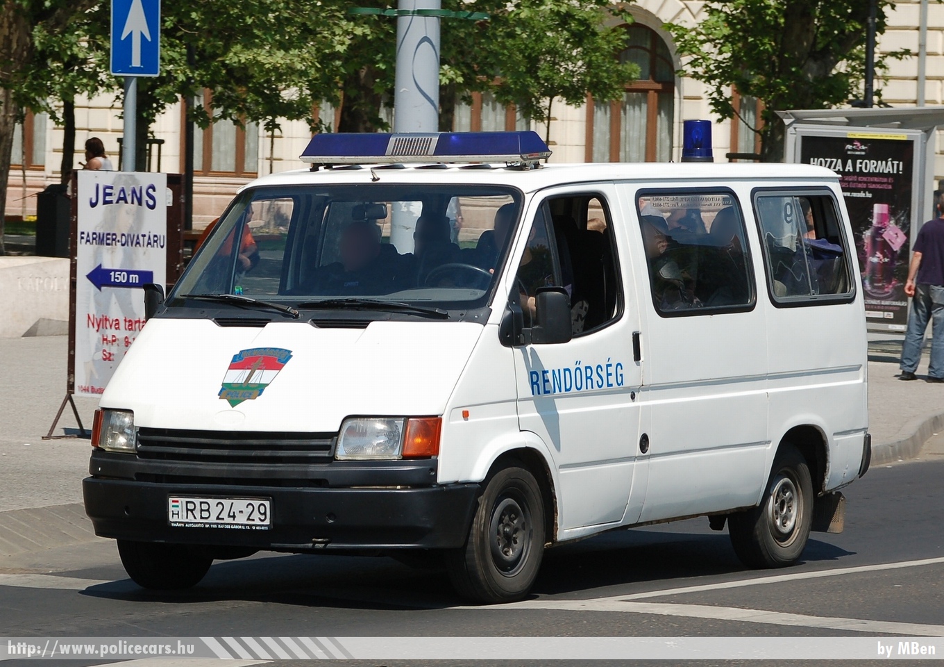 Ford Transit, fotó: MBen
Keywords: rendőr rendőrautó rendőrség magyar Magyarország hungarian Hungary police policecar RB24-29