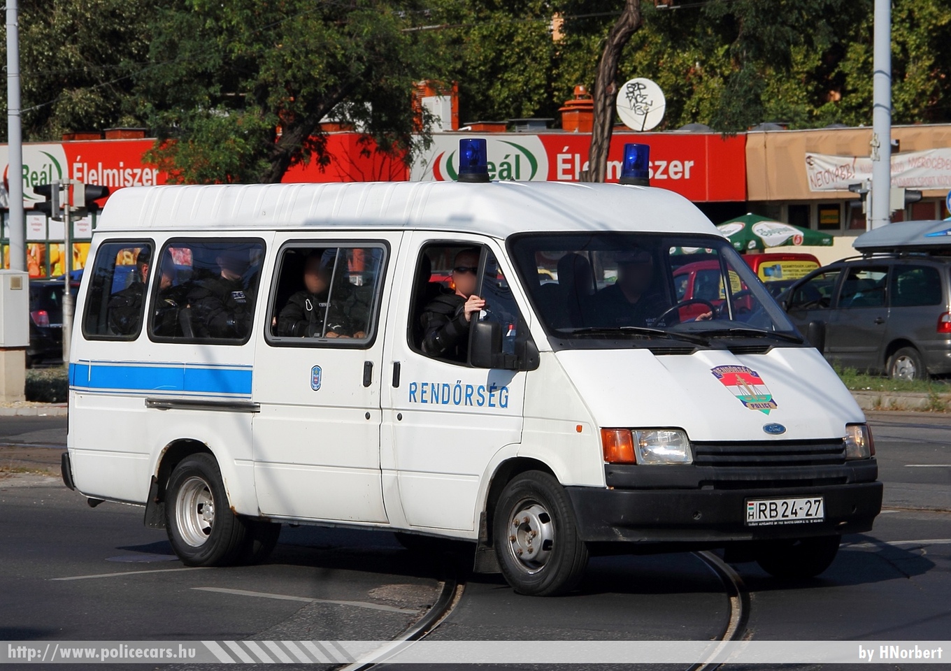Ford Transit, fotó: HNorbert
Keywords: rendőr rendőrautó rendőrség magyar Magyarország hungarian Hungary police policecar RB24-27