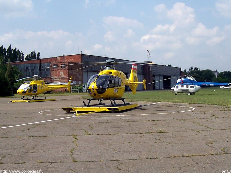 Eurocopter AS-350B Ecureuil, Eurocopter EC-135 T-2, Mil Mi-2, Országos Mentõszolgálat, fotó: CJ
Keywords: helikopter mentő mentőhelikopter OMSZ magyar Magyarország