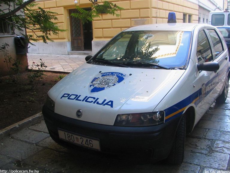 Fiat Punto, fotó: Gál András
Keywords: Horvátország rendőrség rendőrautó horvát rendőr policecar police Croatia croatian