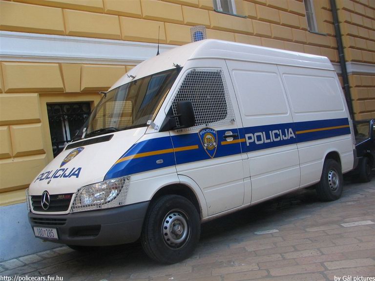 Mercedes Sprinter, fotó: Gál András
Keywords: Horvátország rendőrség rendőrautó horvát rendőr policecar police Croatia croatian