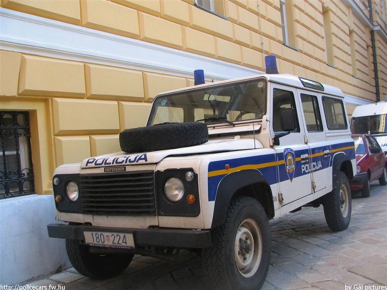 Land Rover Defender, fotó: Gál András
Keywords: Horvátország rendőrség rendőrautó horvát rendőr policecar police Croatia croatian
