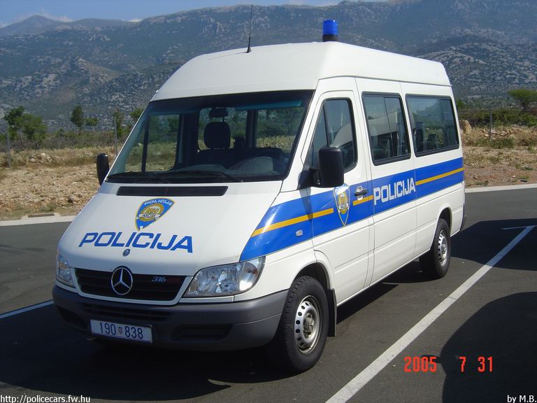 Mercedes Sprinter, fotó: Márton Balázs
Keywords: Horvátország rendőrség rendőrautó horvát rendőr policecar police Croatia croatian