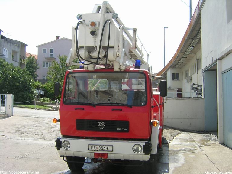 fotó: Gzozzo pictures
Keywords: Horvátország tûzoltóság tûzoltóautó horvát Croatia croatian firefighter firetruck fire