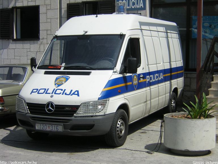 Mercedes Sprinter, fotó: Gzozzo pictures
Keywords: Horvátország rendőrség rendőrautó horvát rendőr policecar police Croatia croatian