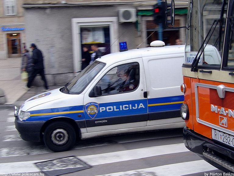 Citroen Berlingo, fotó: Márton Balázs
Keywords: Horvátország rendőrség rendőrautó horvát rendőr policecar police Croatia croatian