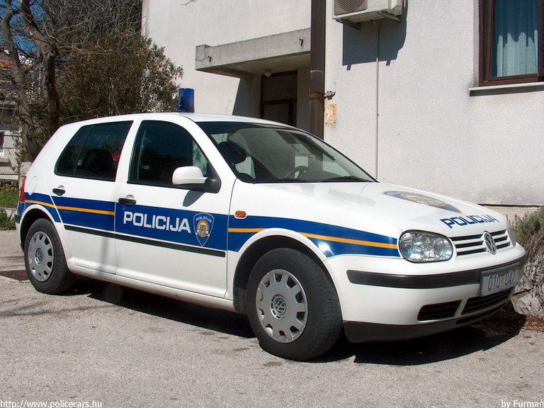 Volkswagen Golf IV, fotó: Furman
Keywords: Horvátország rendőrség rendőrautó horvát rendőr policecar police Croatia croatian