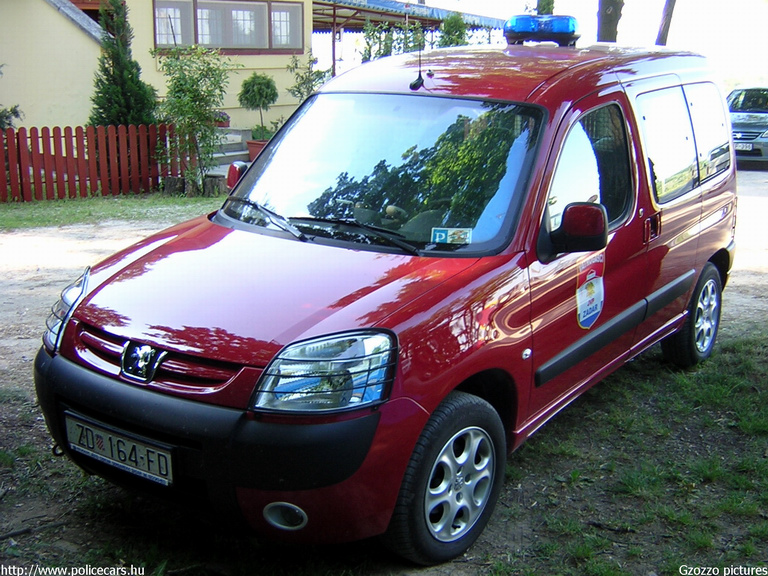Peugeot Partner, fotó: Gzozzo pictures
Keywords: Horvátország tûzoltóság tûzoltóautó horvát Croatia croatian firefighter firetruck fire