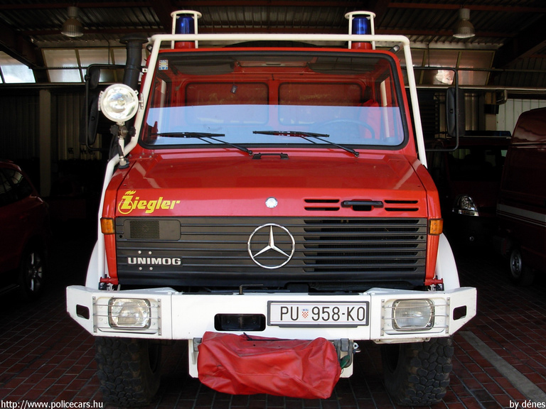 Mercedes Unimog, fotó: dénes
Keywords: Horvátország tûzoltóság tûzoltóautó horvát Croatia croatian firefighter firetruck fire