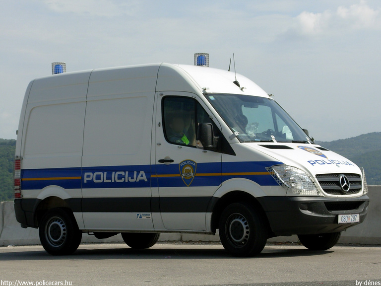 Mercedes Sprinter II, fotó: dénes
Keywords: Horvátország rendőrség rendőrautó horvát rendőr policecar police Croatia croatian